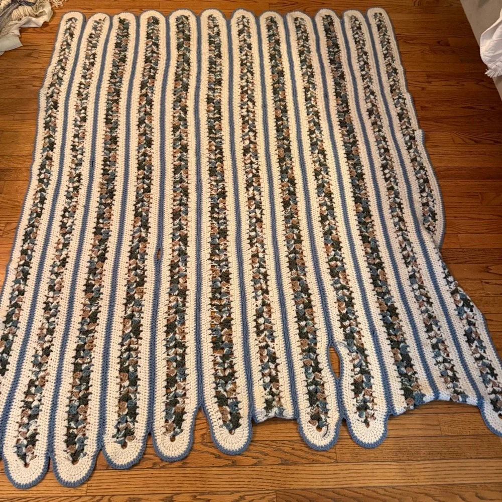 2.5 Vtg Handmade Mile a Minute Crochet Afghan 70.5x91.25 Blue Cream Striped